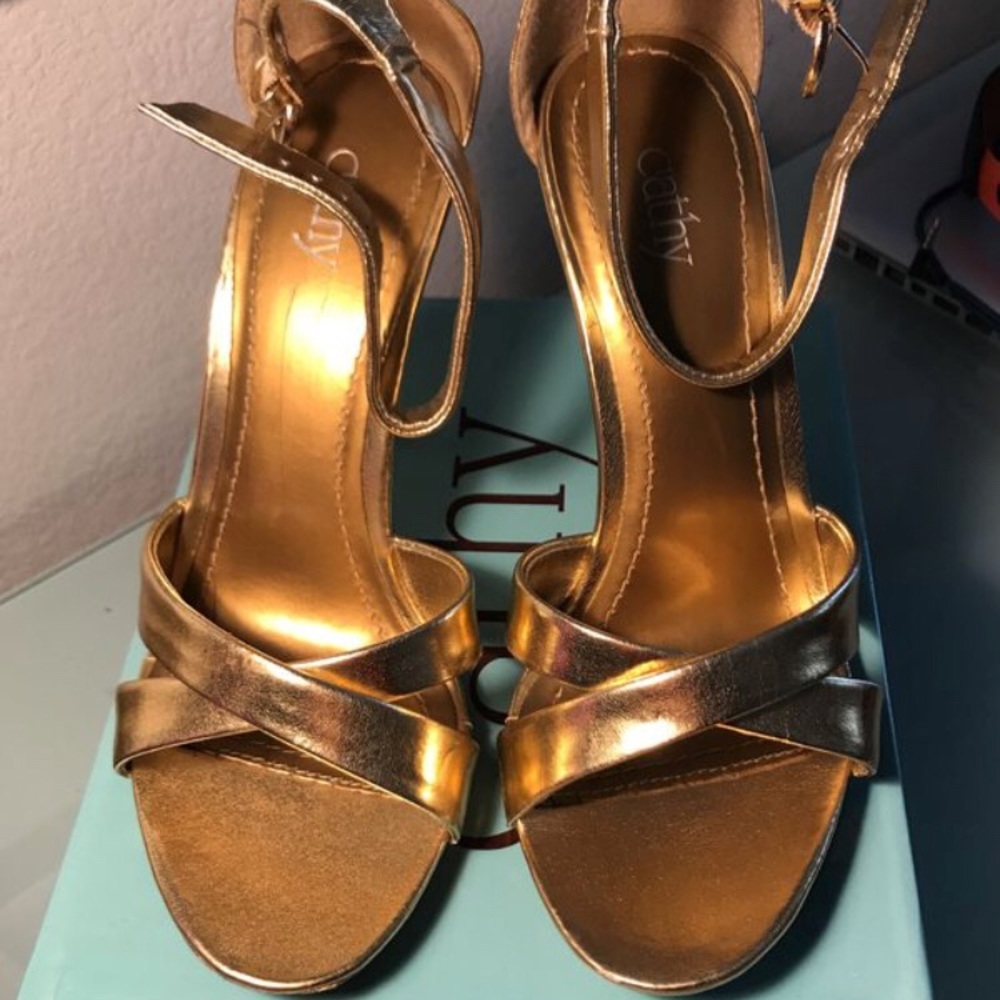 Cathy Jean Golden Heels